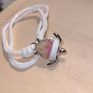 NWT 🐢🏝️ SILVER SEA TURTLE PINK PEBBLES & SAND WHITE STRETCH ROPE BEACH BRACELET